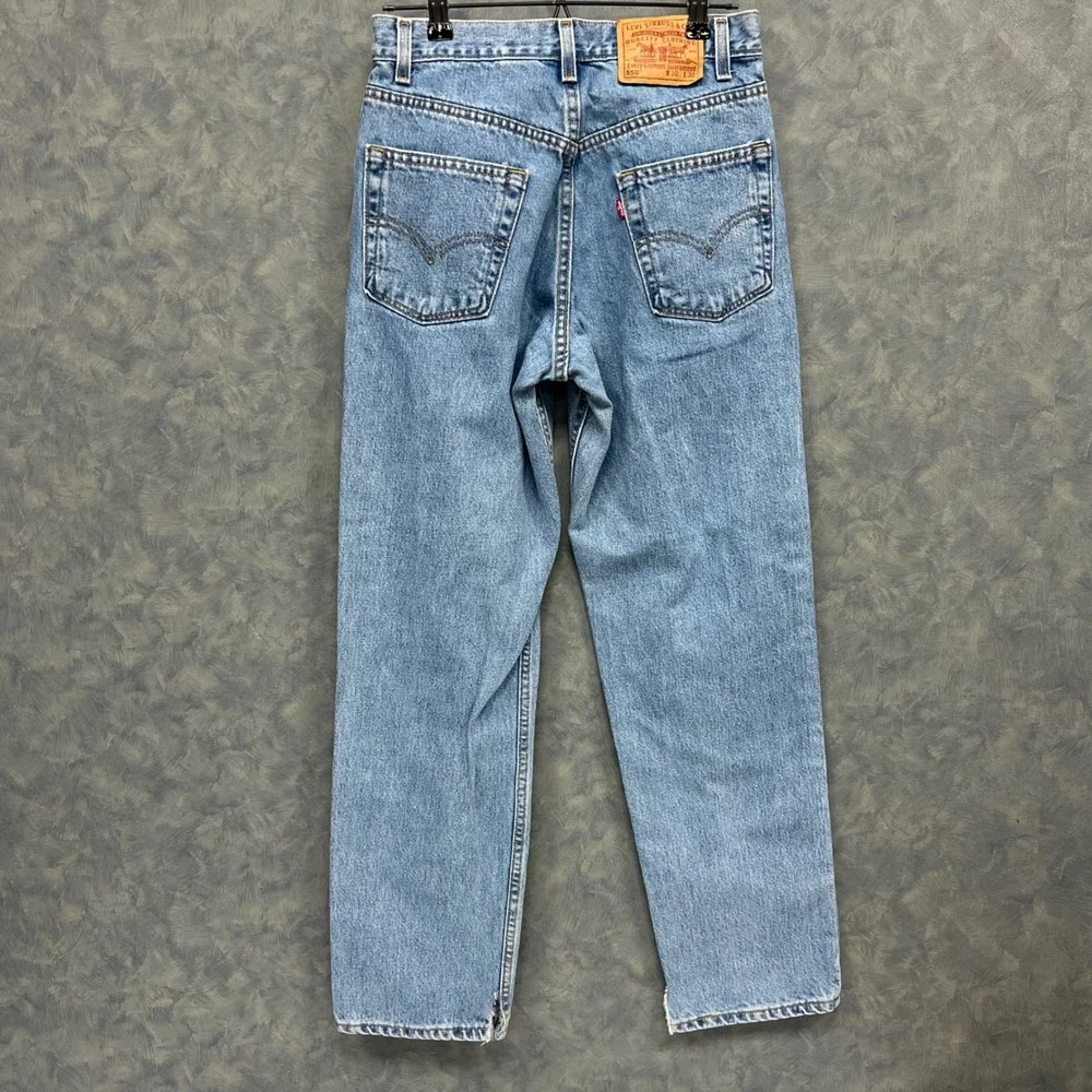 VTG Levi's 550 Relaxed Fit‎ Jeans Light Wash Denim USA Made *W30 L30 *Distressed